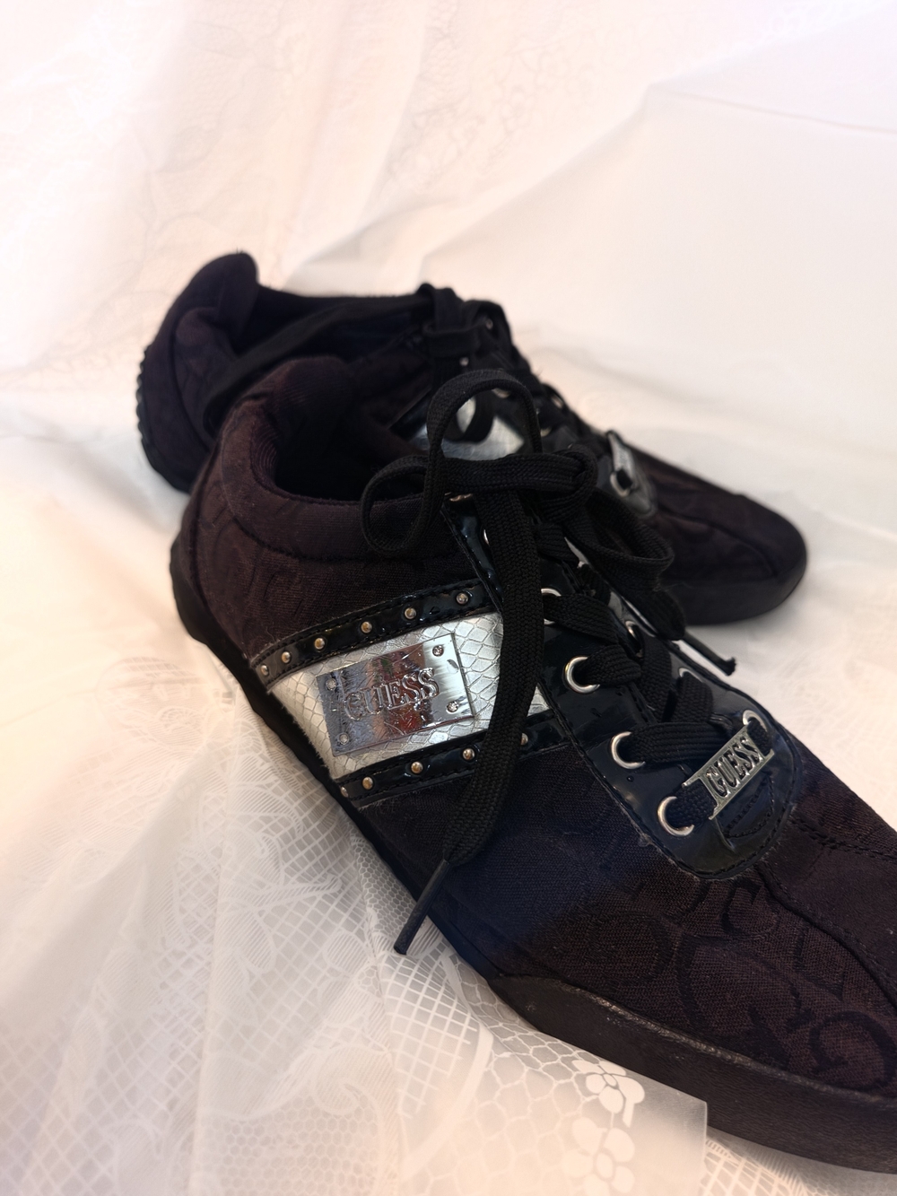GUESS Qs Black Logo Casual Sneakers